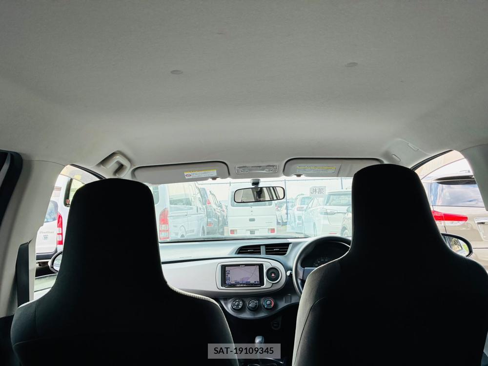 Toyota VITZ 2011 7686698-24