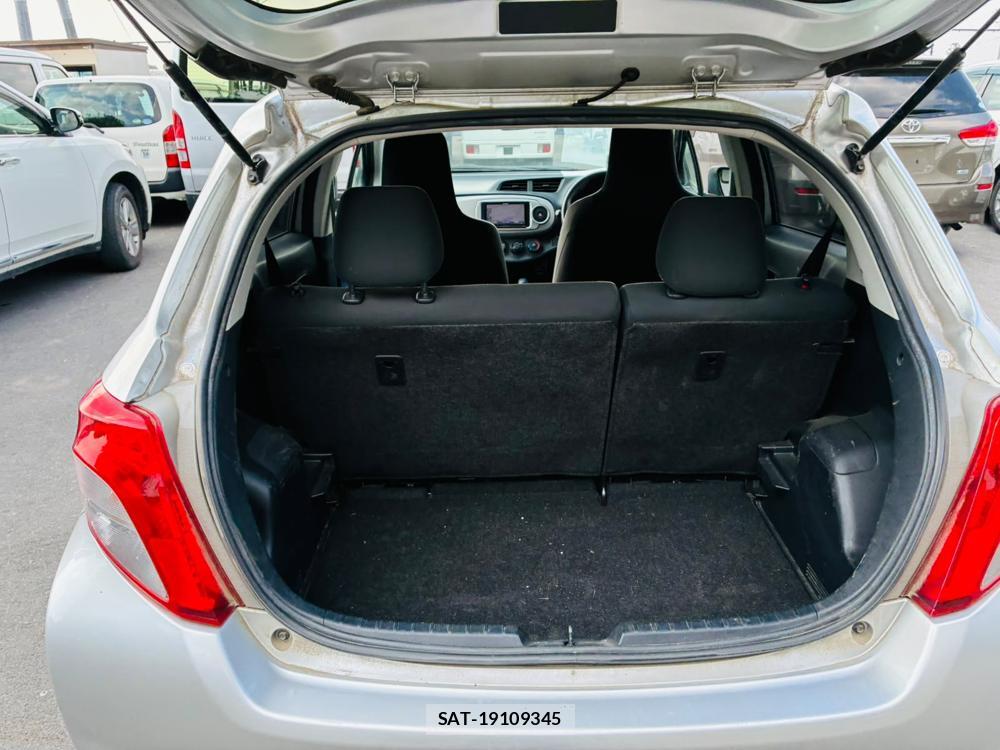 Toyota VITZ 2011 7686698-25