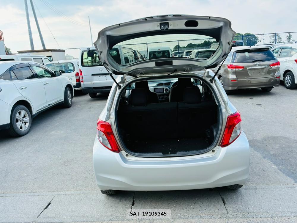 Toyota VITZ 2011 7686698-26