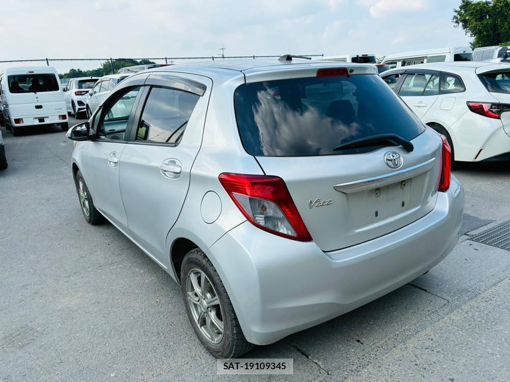 Toyota VITZ 2011 7686698-2