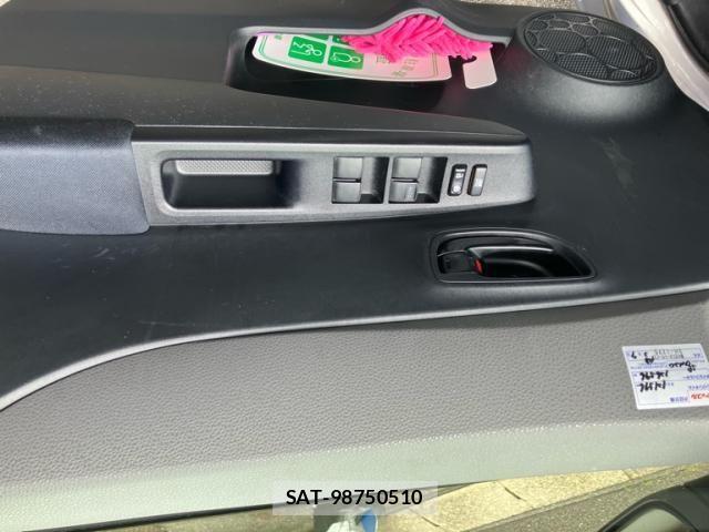Toyota VITZ 2014-02 7964304-17