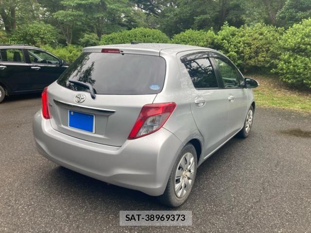 Toyota VITZ 2012-01 7964302-16