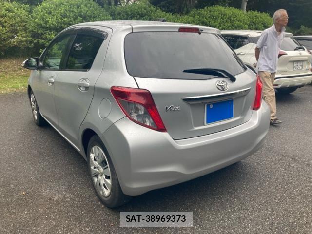 Toyota VITZ 2012-01 7964302-17