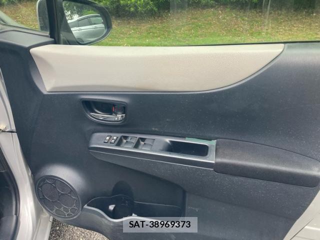 Toyota VITZ 2012-01 7964302-5