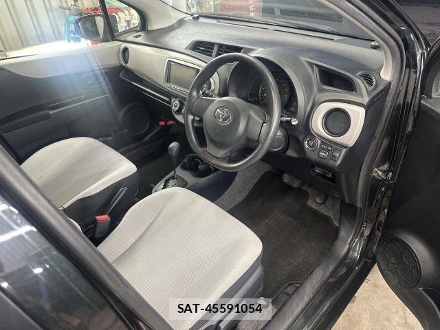 Toyota VITZ 2011-06 7964291-1