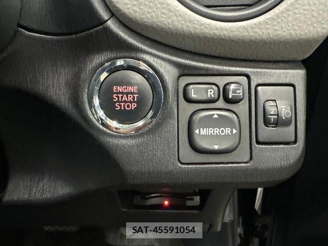 Toyota VITZ 2011-06 7964291-22