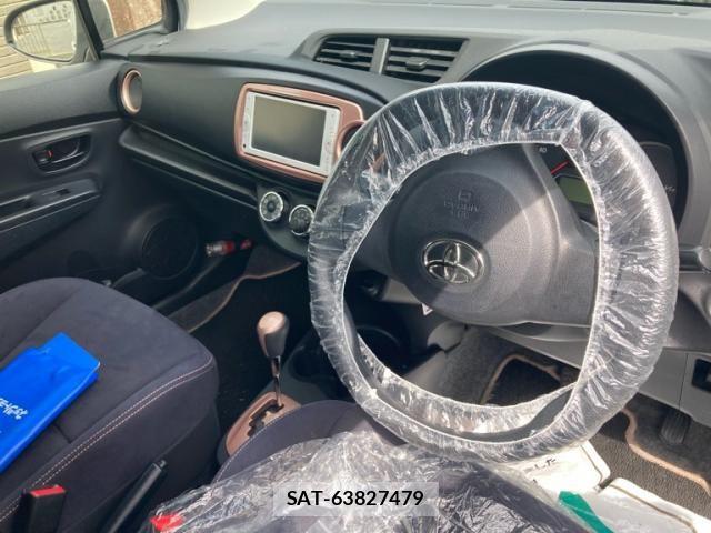 Toyota VITZ 2013-01 7964303-14