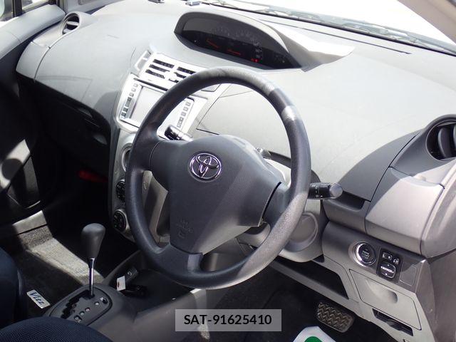 Toyota VITZ 2005-03 7981454-1