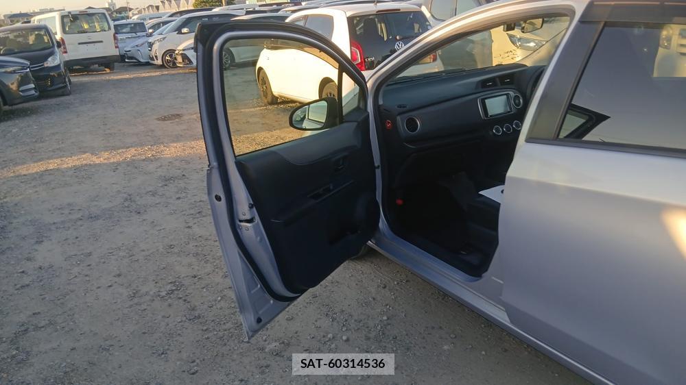 Toyota VITZ 2013-09 7610992-10