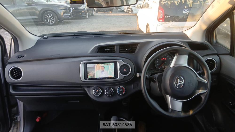 Toyota VITZ 2013-09 7610992-12
