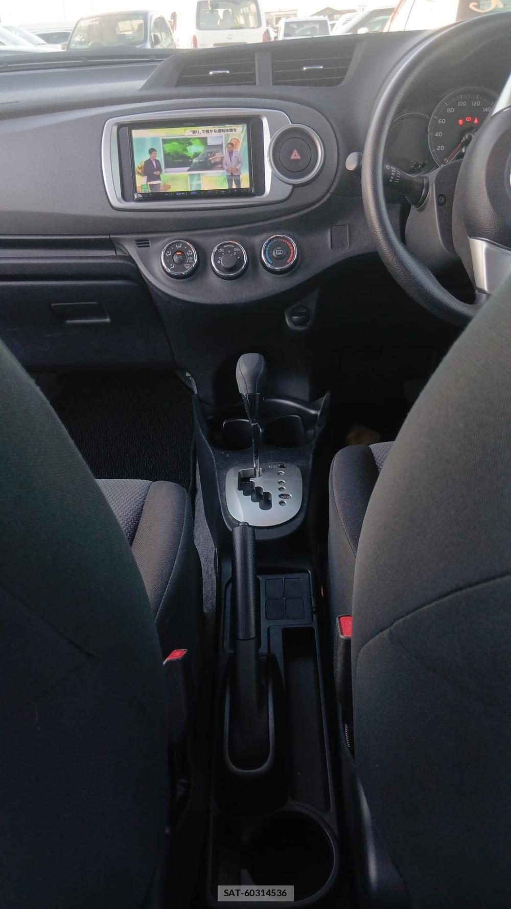 Toyota VITZ 2013-09 7610992-15