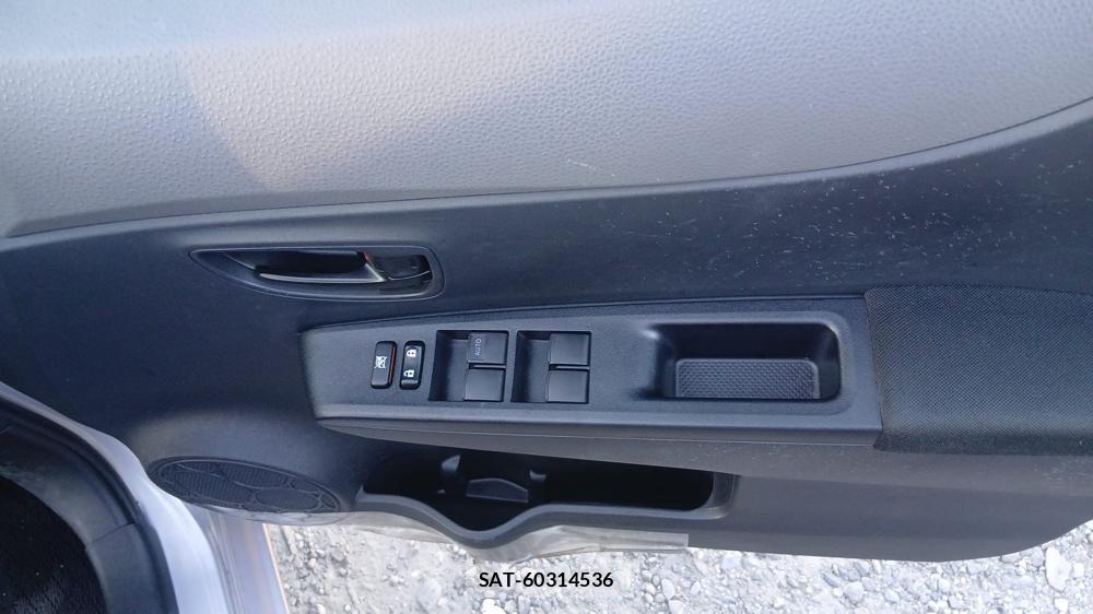 Toyota VITZ 2013-09 7610992-17