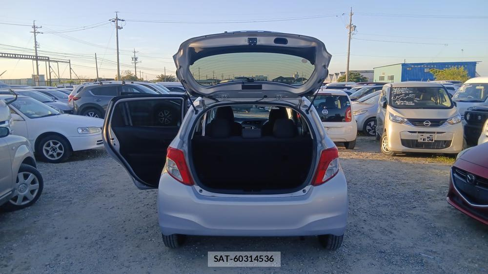 Toyota VITZ 2013-09 7610992-24