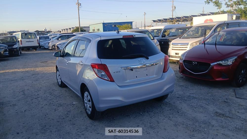 Toyota VITZ 2013-09 7610992-2