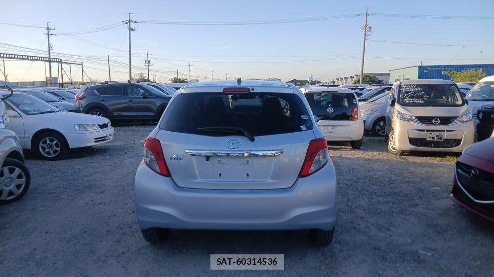 Toyota VITZ 2013-09 7610992-3