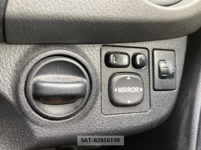 Toyota VITZ 2015-08 7981457-15