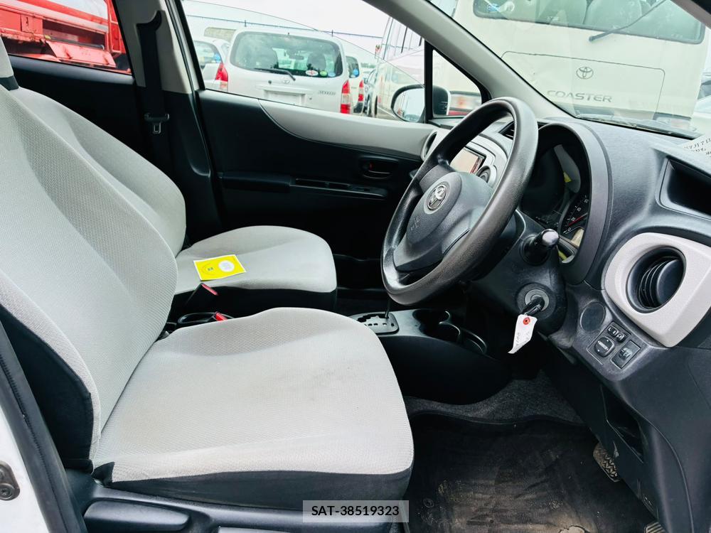 Toyota VITZ 2011-06 7749332-11