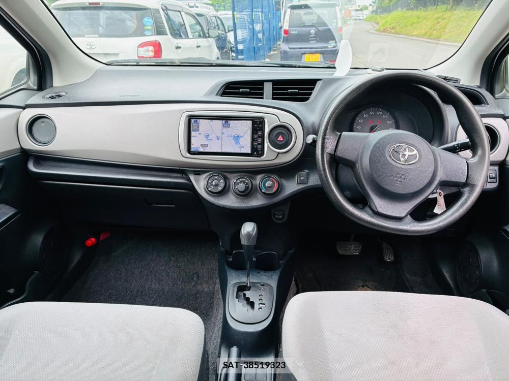 Toyota VITZ 2011-06 7749332-12