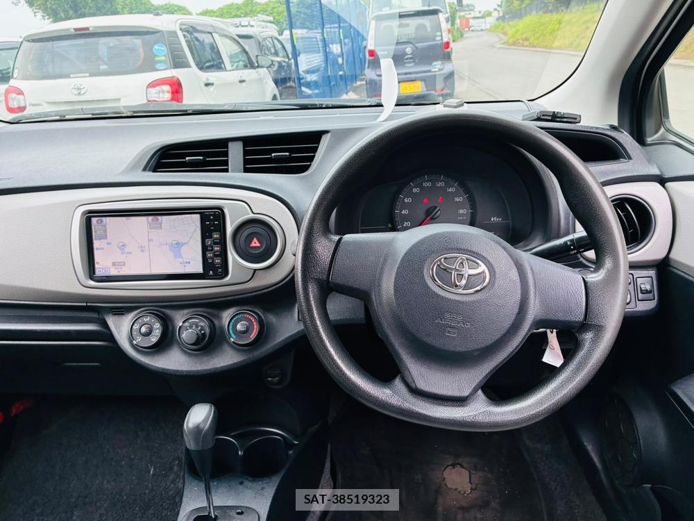 Toyota VITZ 2011-06 7749332-13