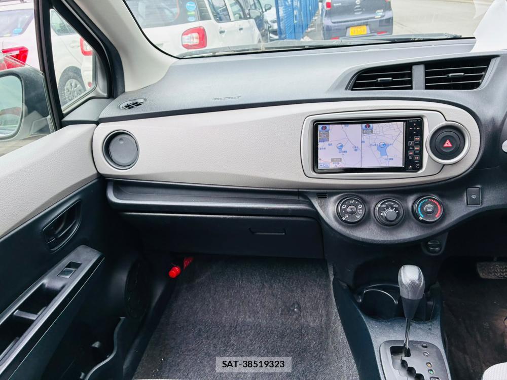 Toyota VITZ 2011-06 7749332-17