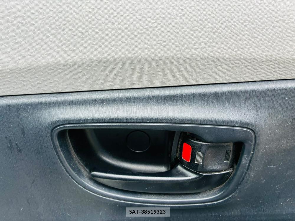 Toyota VITZ 2011-06 7749332-20