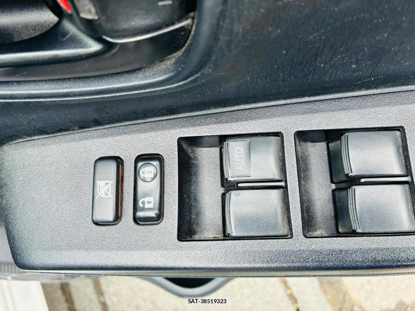 Toyota VITZ 2011-06 7749332-21