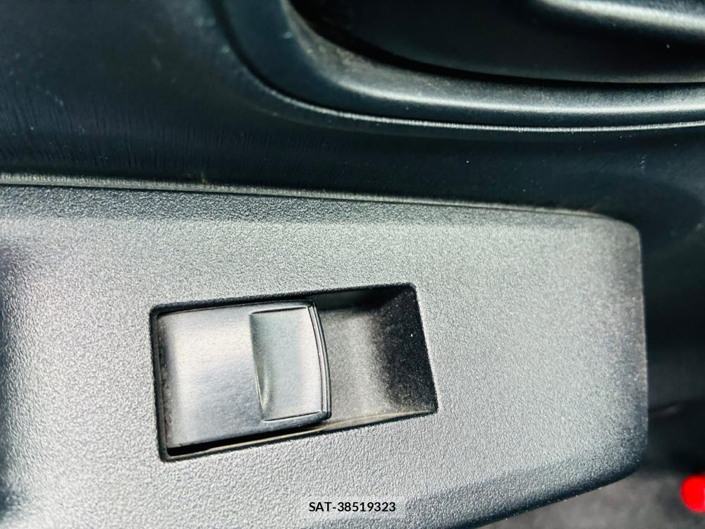 Toyota VITZ 2011-06 7749332-23
