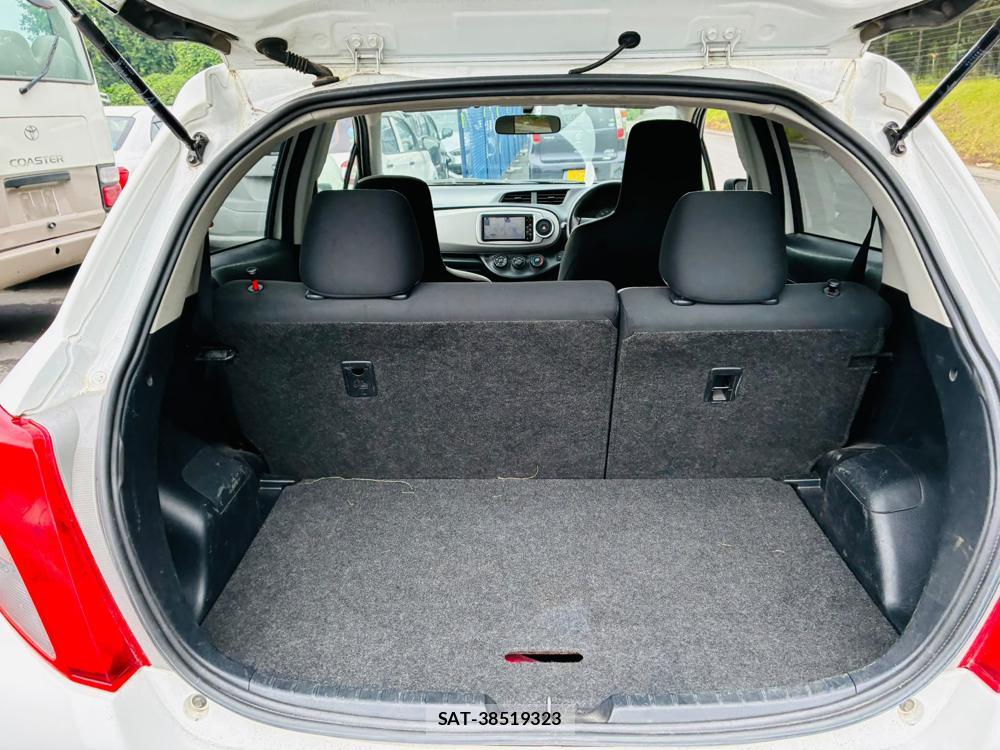 Toyota VITZ 2011-06 7749332-25