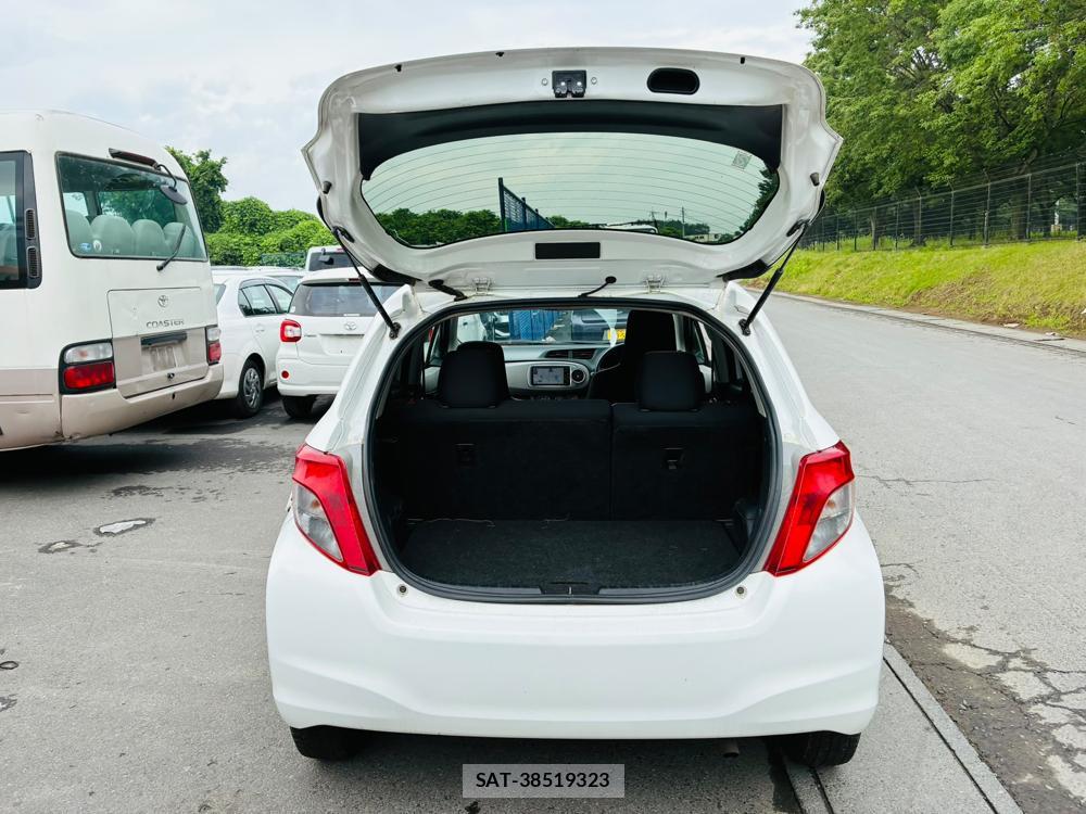 Toyota VITZ 2011-06 7749332-26