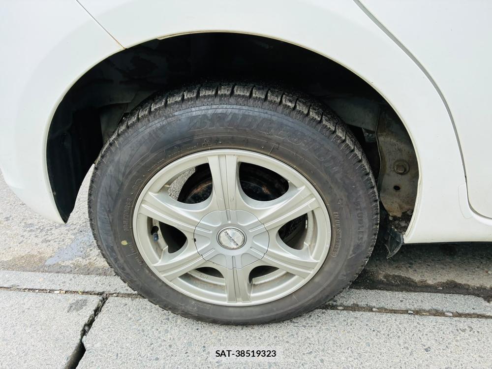 Toyota VITZ 2011-06 7749332-27