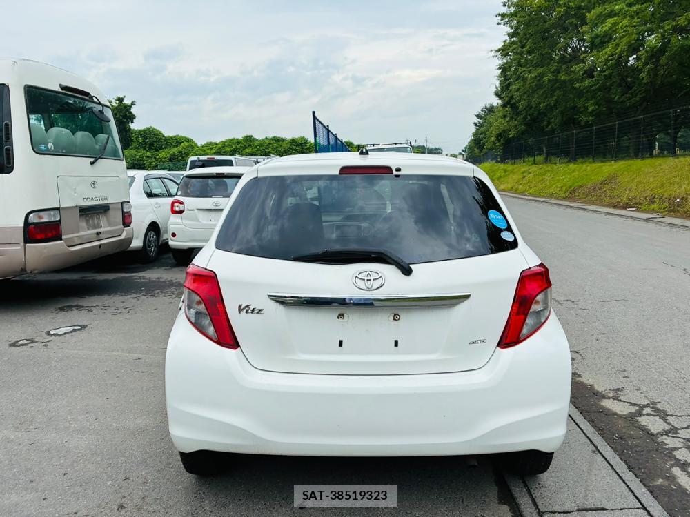 Toyota VITZ 2011-06 7749332-3
