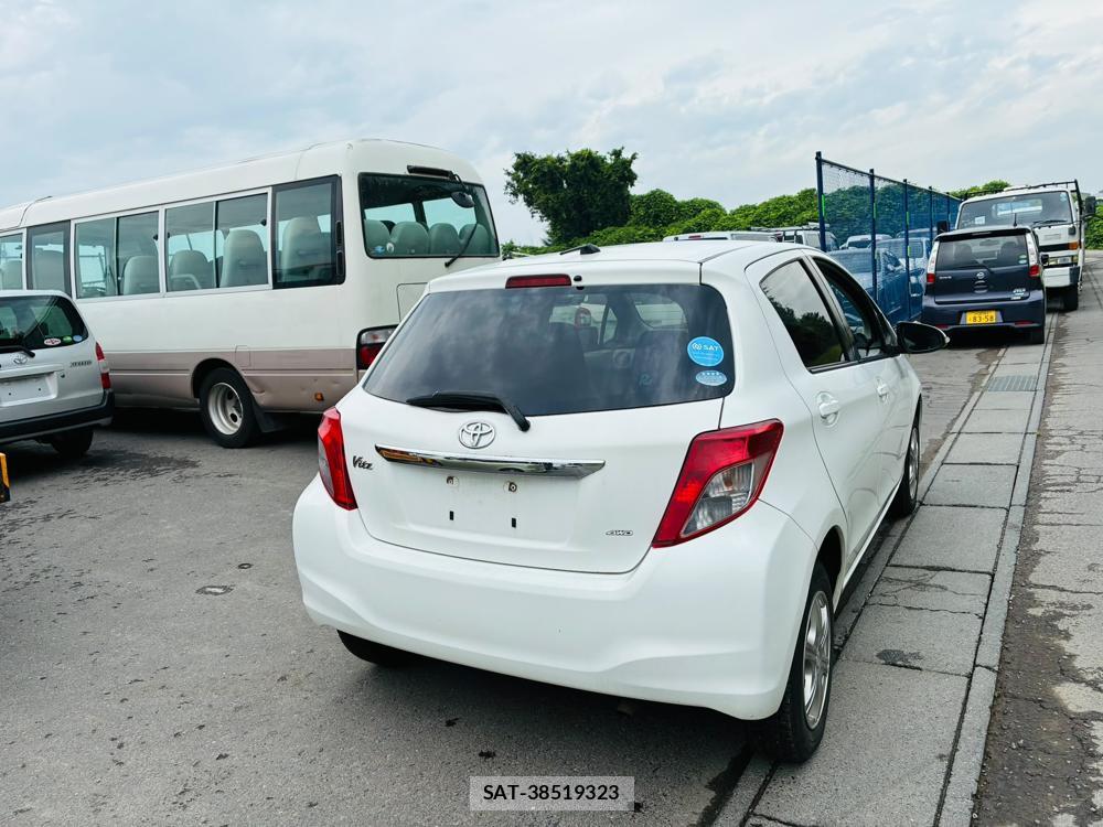 Toyota VITZ 2011-06 7749332-4