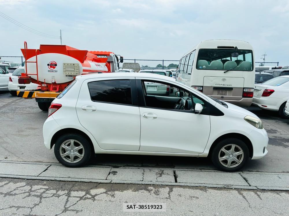 Toyota VITZ 2011-06 7749332-5