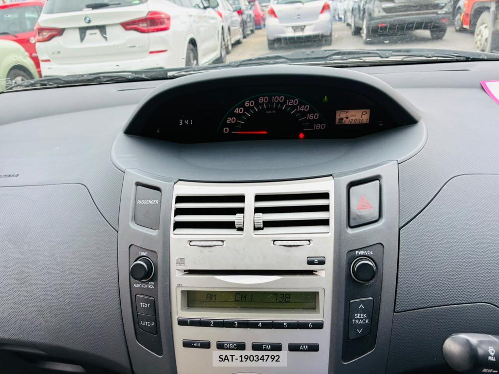 Toyota VITZ 2007-05 7933421-18
