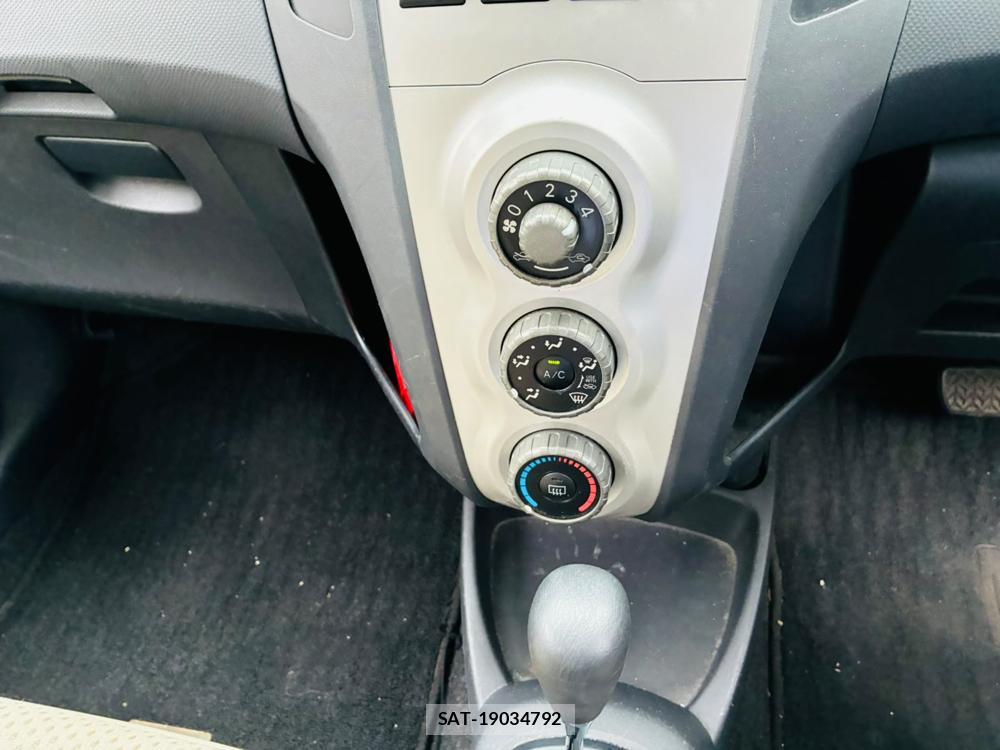 Toyota VITZ 2007-05 7933421-19