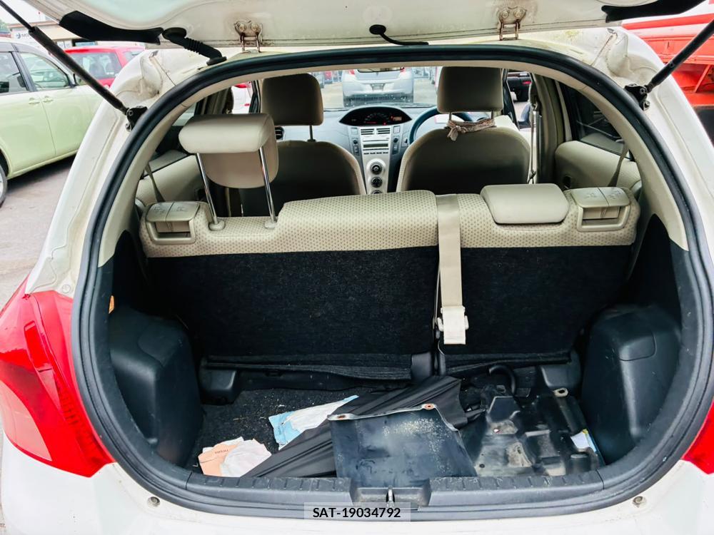 Toyota VITZ 2007-05 7933421-25