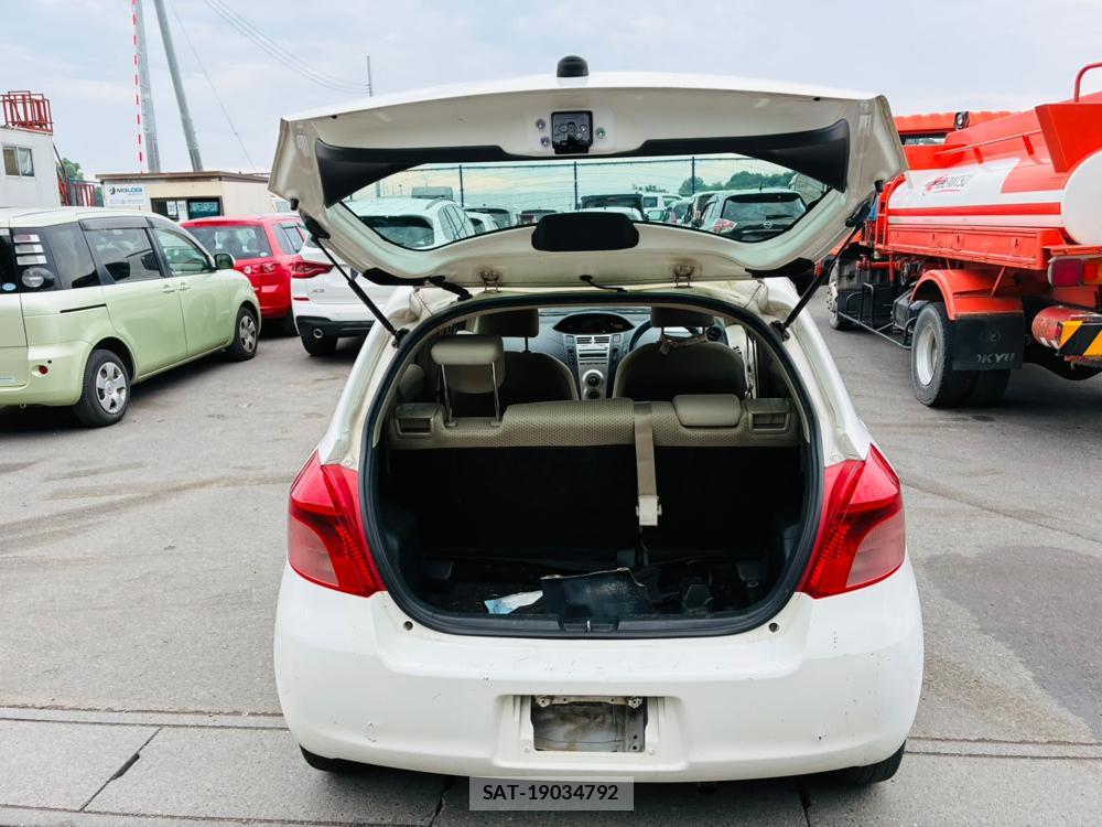 Toyota VITZ 2007-05 7933421-26