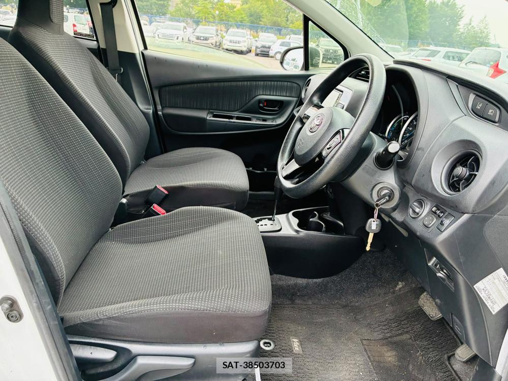 Toyota VITZ 2017-05 7939789-11