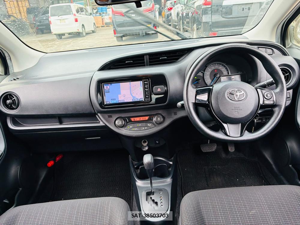 Toyota VITZ 2017-05 7939789-12