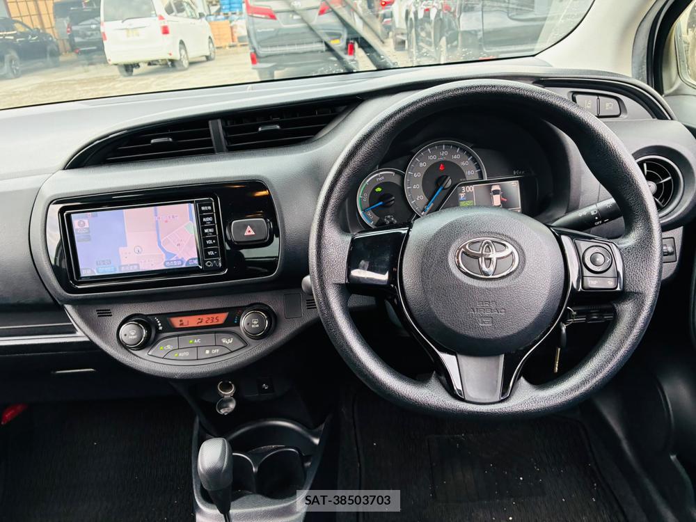 Toyota VITZ 2017-05 7939789-13