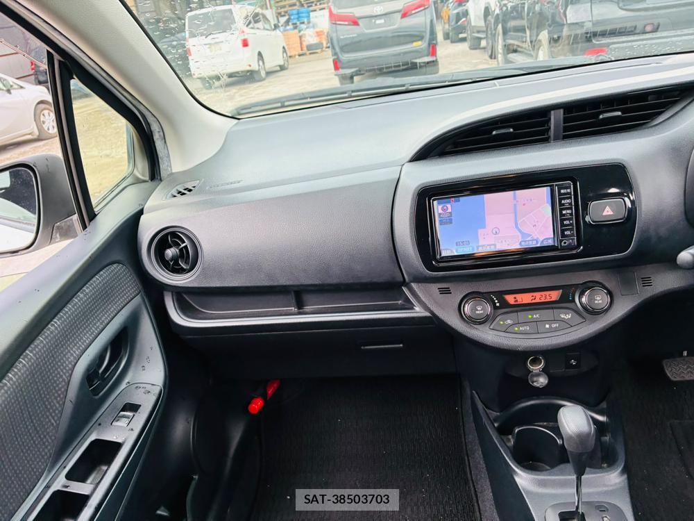 Toyota VITZ 2017-05 7939789-17