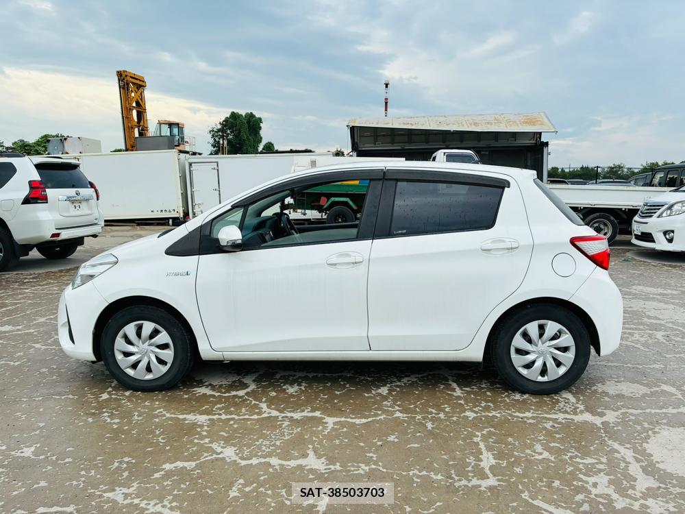 Toyota VITZ 2017-05 7939789-1