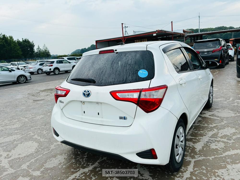 Toyota VITZ 2017-05 7939789-4