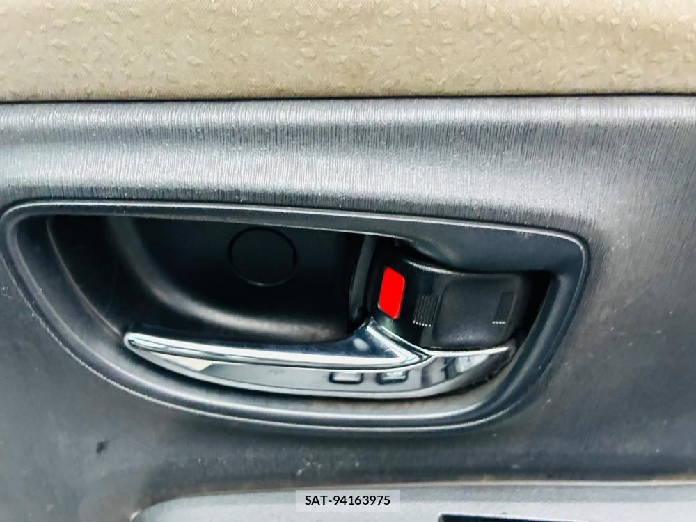 Toyota VITZ 2011-05 7749331-17