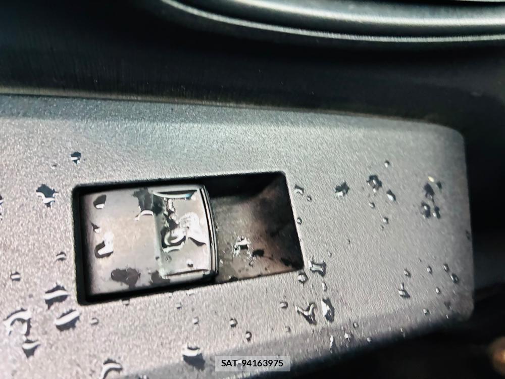 Toyota VITZ 2011-05 7749331-20