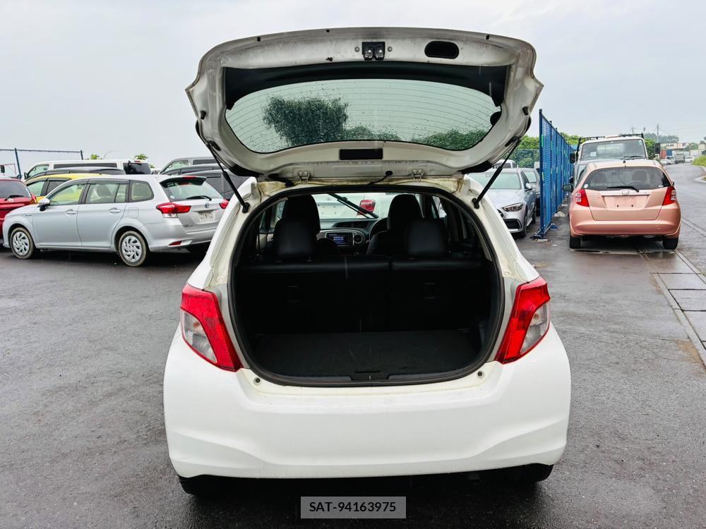 Toyota VITZ 2011-05 7749331-23