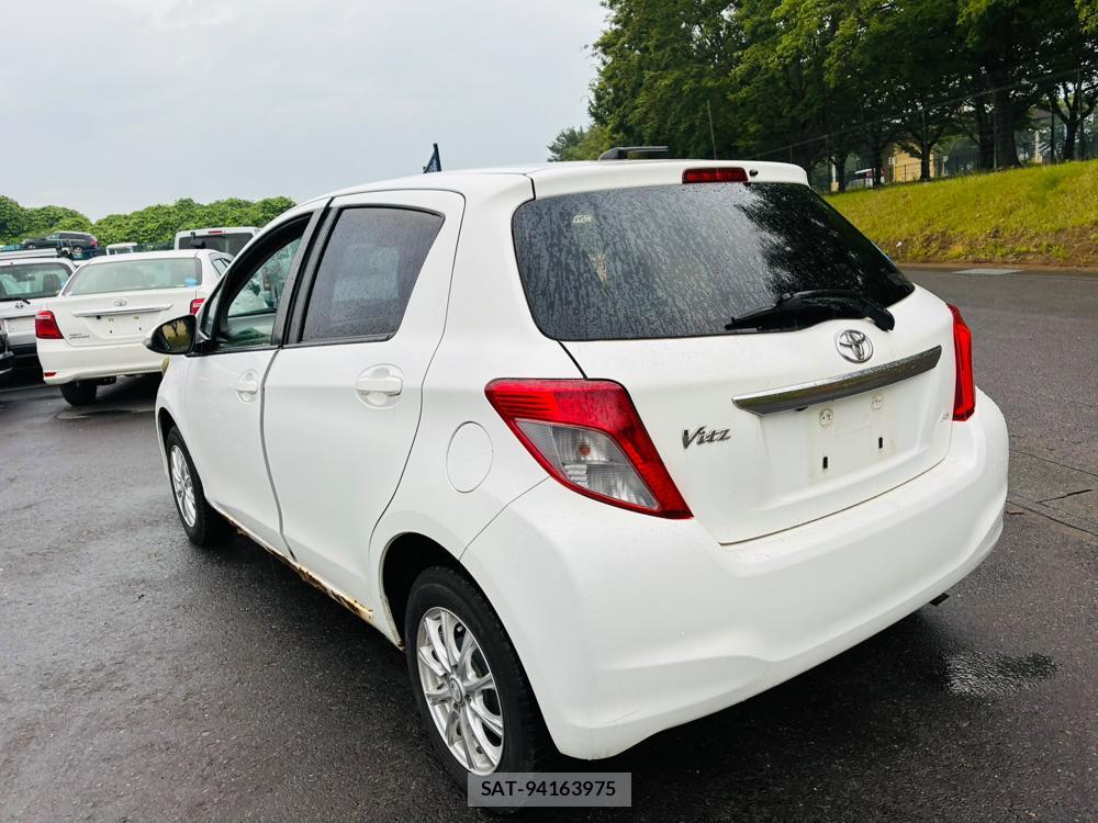 Toyota VITZ 2011-05 7749331-3