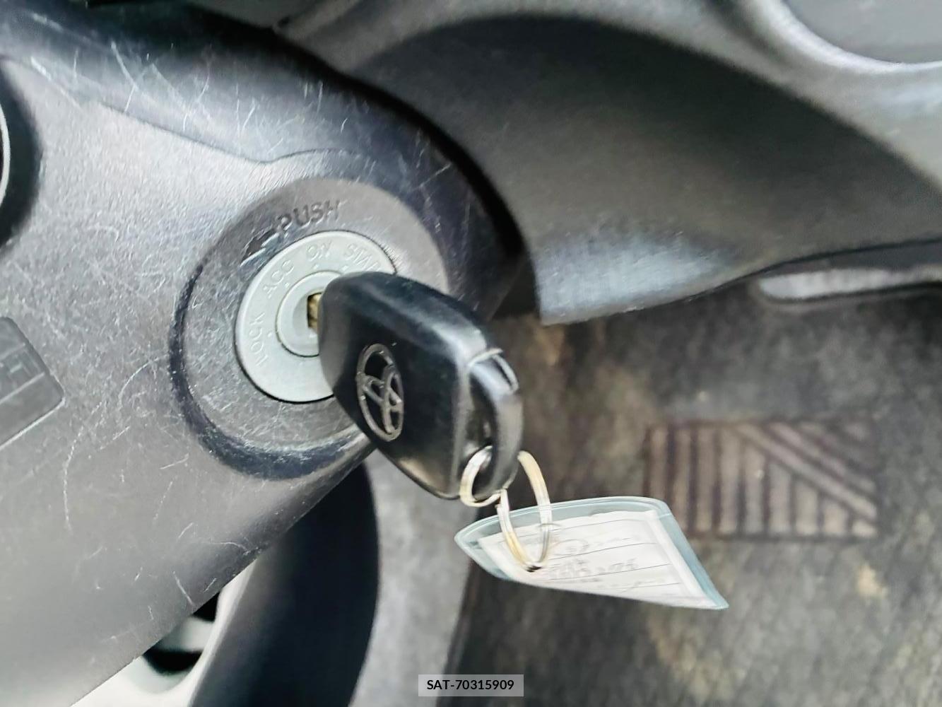 Toyota VITZ 2011-05 7780260-16