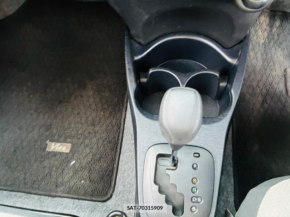 Toyota VITZ 2011-05 7780260-20