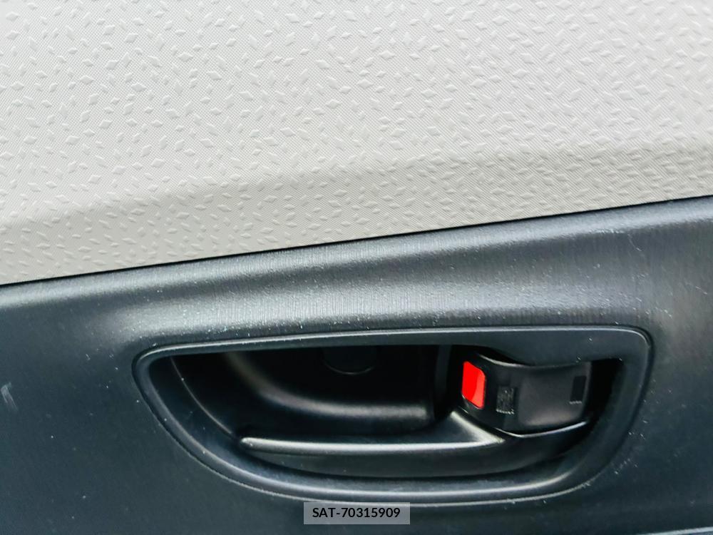 Toyota VITZ 2011-05 7780260-21